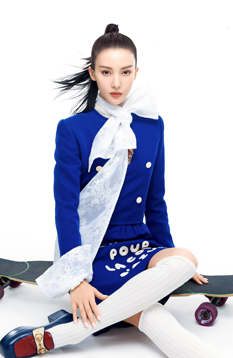 中国大陆山东济南女演员平面模特金晨性感时髦机场照图片图片