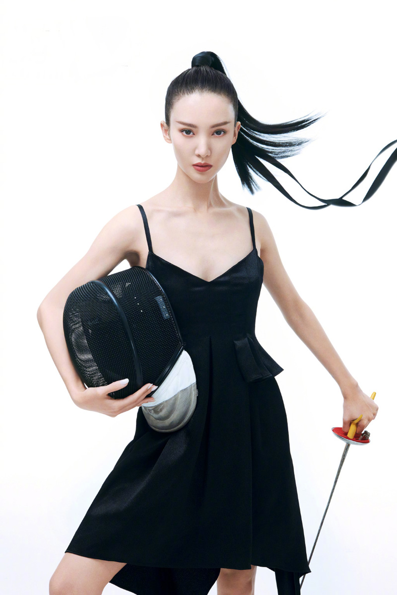 中国大陆山东济南女演员平面模特金晨性感时髦机场照图片图片