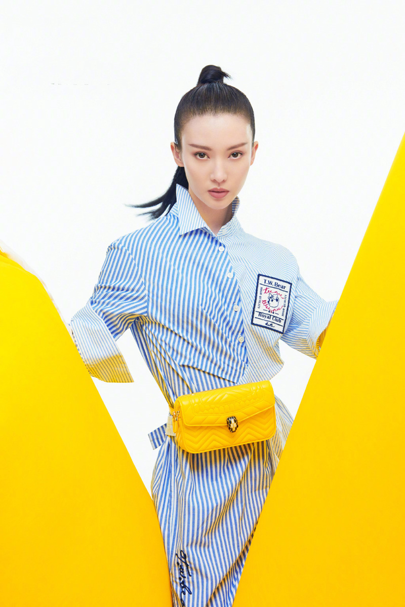 中国大陆山东济南女演员平面模特金晨性感时髦机场照图片图片