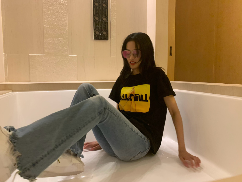 中国内地辽宁省沈阳女演员屈菁菁鬼马俏皮写真图片图片