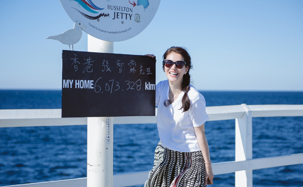 袁咏仪从容淡雅熟女风情妩媚迷人艺术写真图片