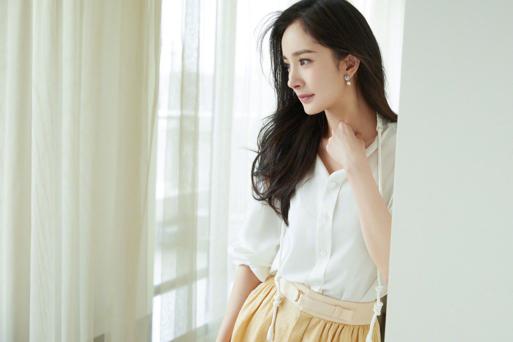 中国内地北京影视女演员杨幂优雅复古写真桌面壁纸图片
