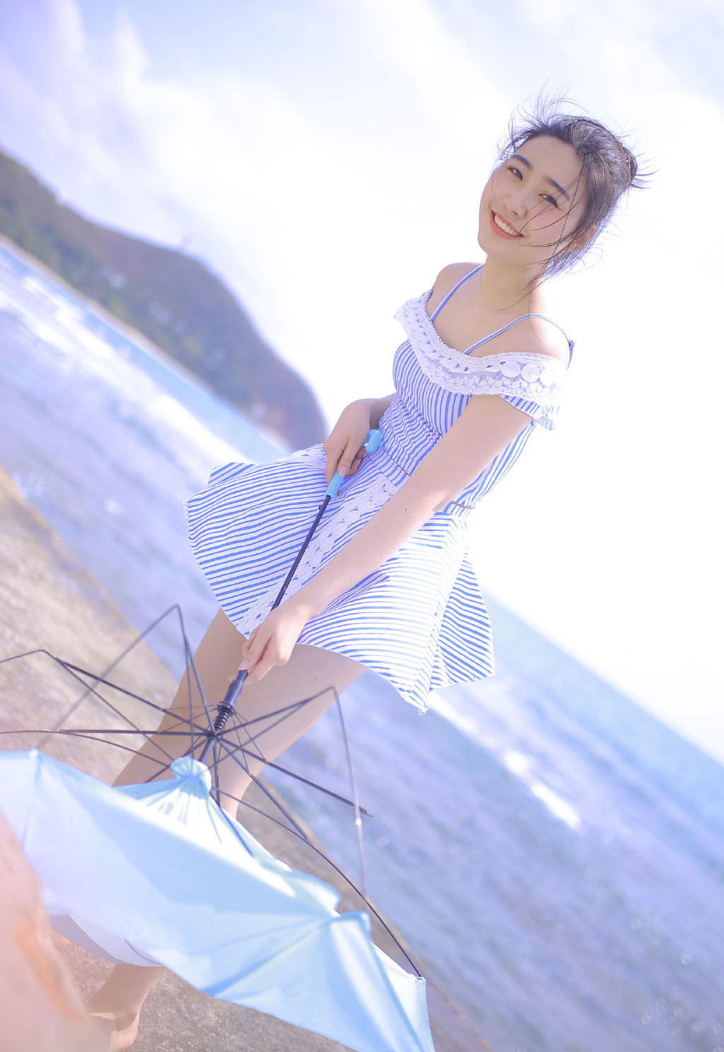 沙滩美女图片