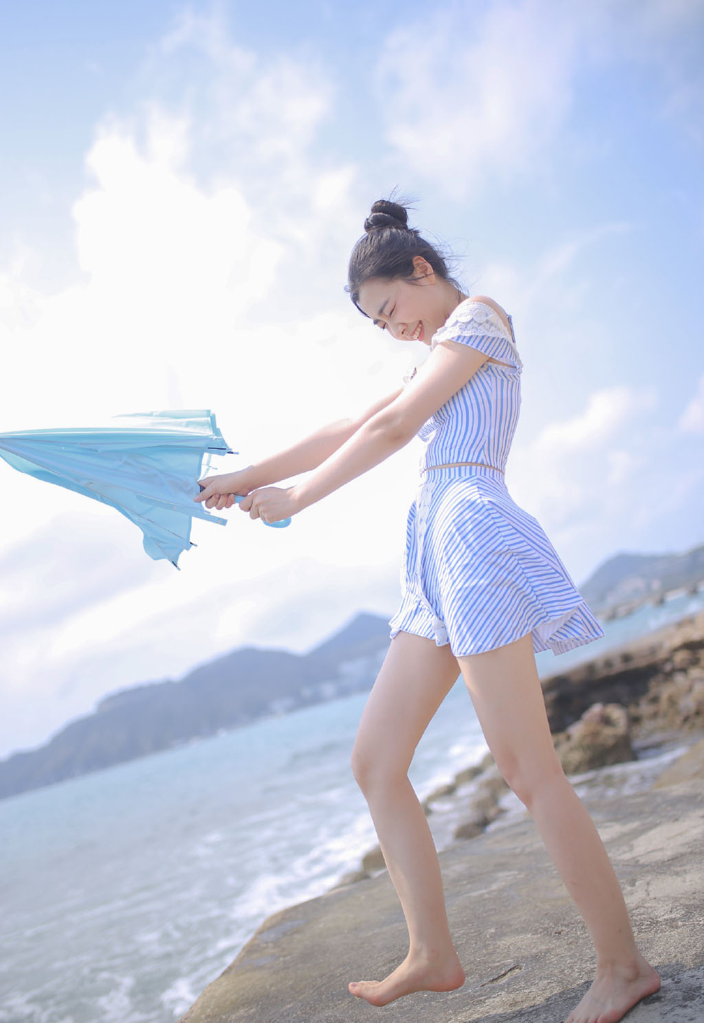沙滩美女图片