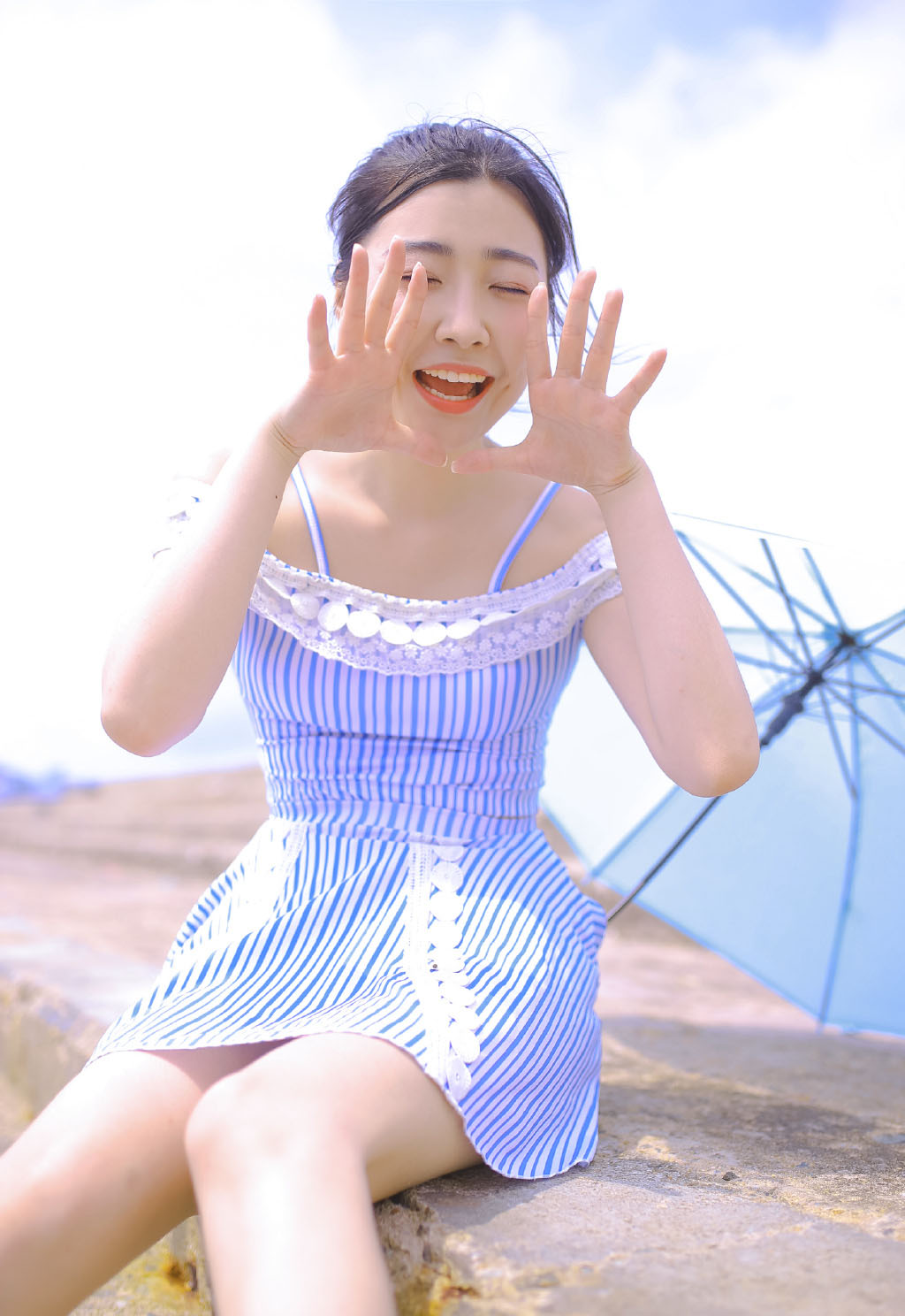 沙滩美女图片
