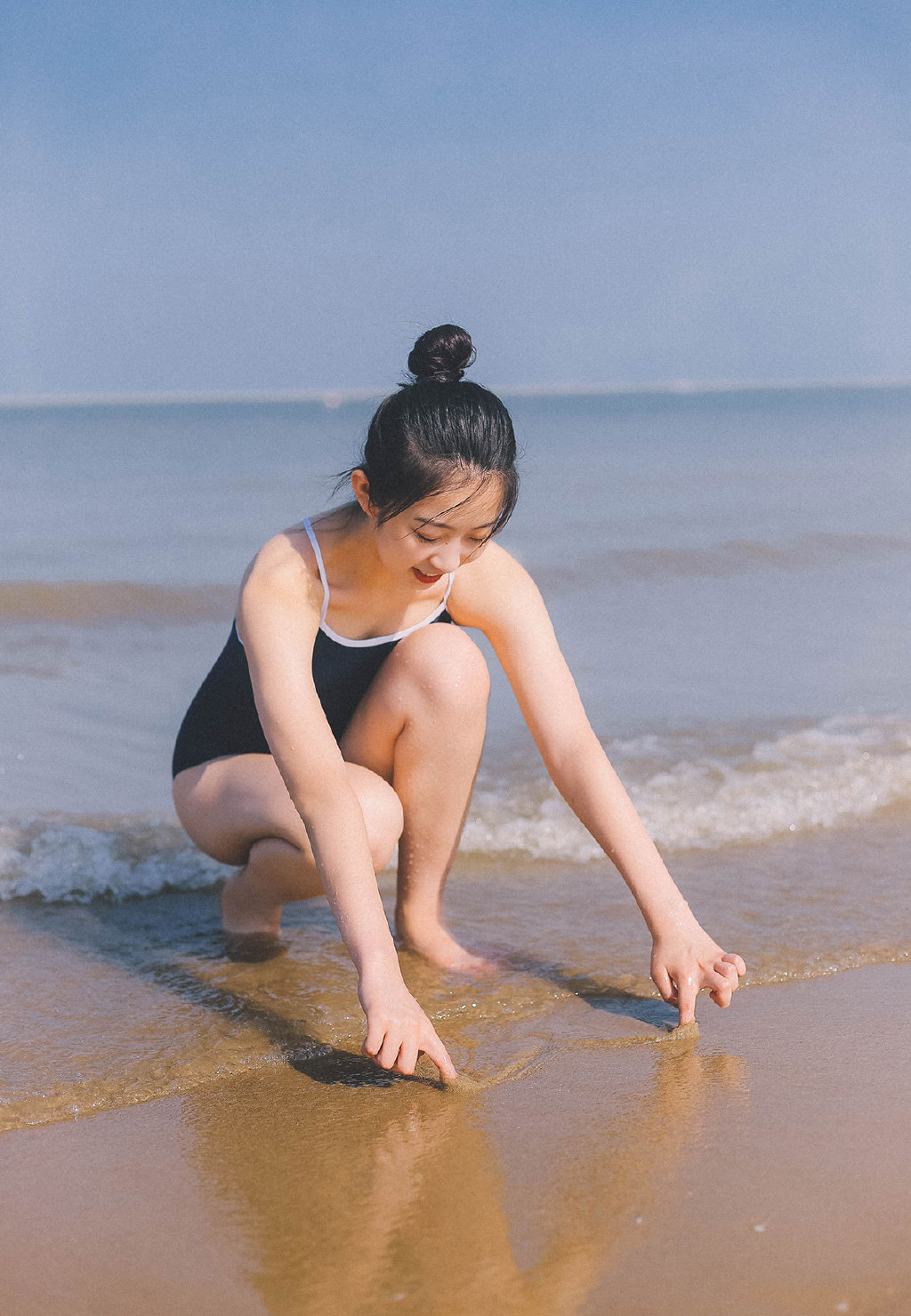 沙滩美女图片