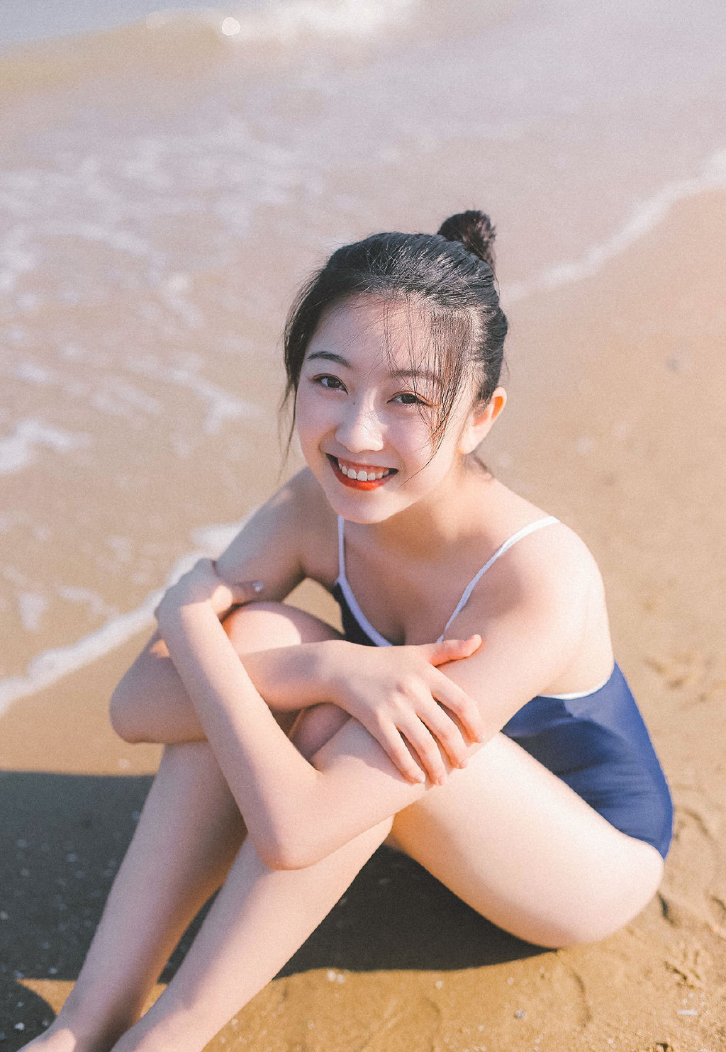 沙滩美女图片