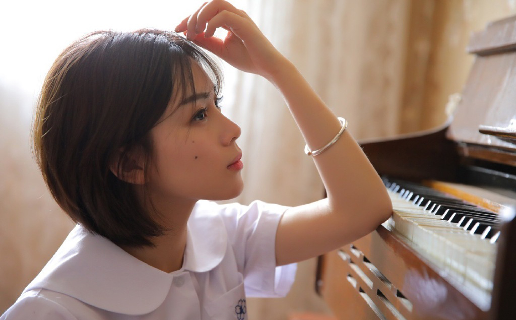 日本短发美女白色学生制服诱惑写真图片 日本短发美女白色学生制服诱惑写真图片