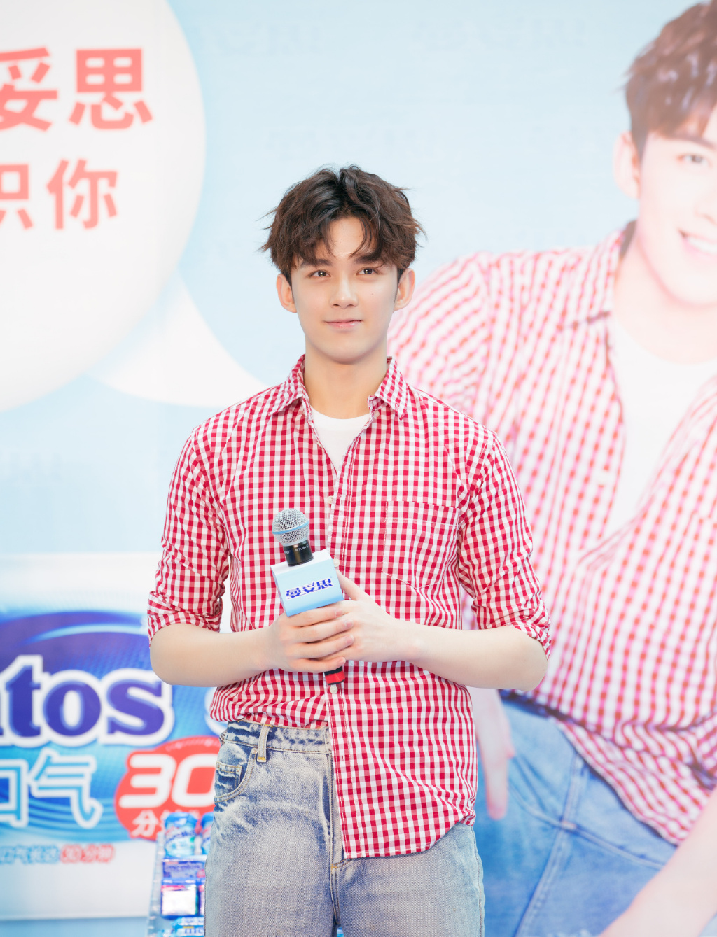 中国内地男演员吴磊酷帅有型写真桌面壁纸图片