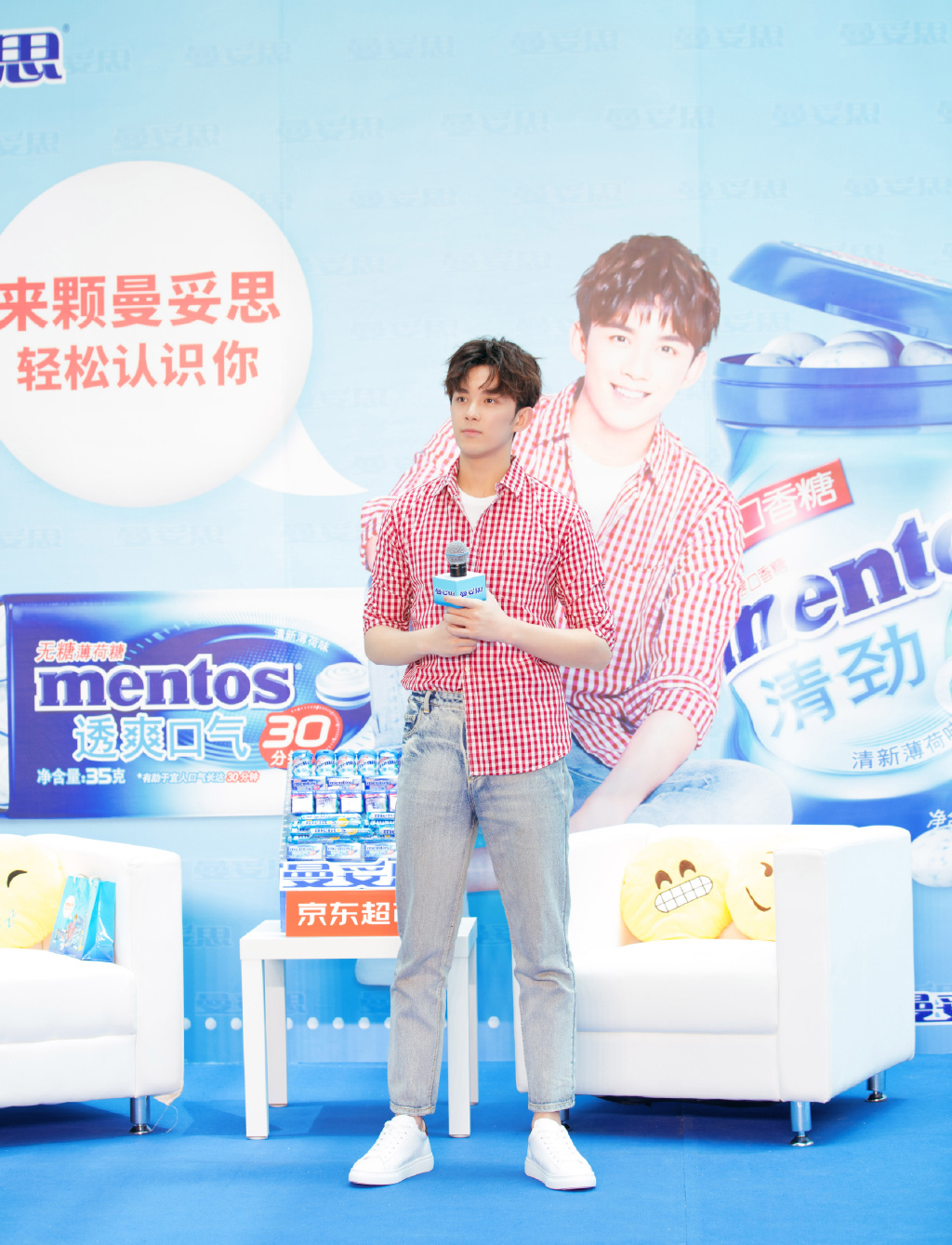 中国内地男演员吴磊清爽帅气写真图片图片