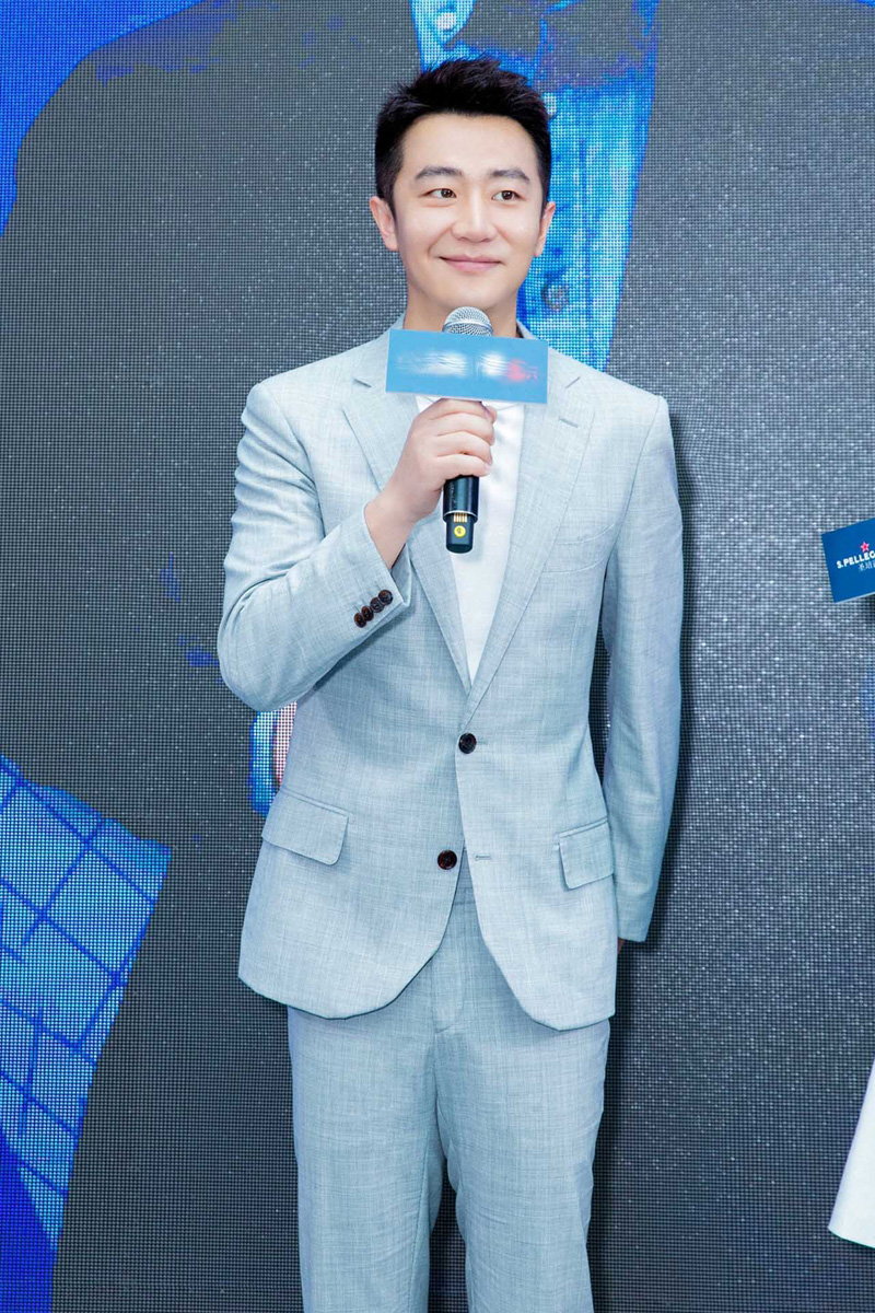 黄轩复古绅士范时尚杂志写真大片图片
