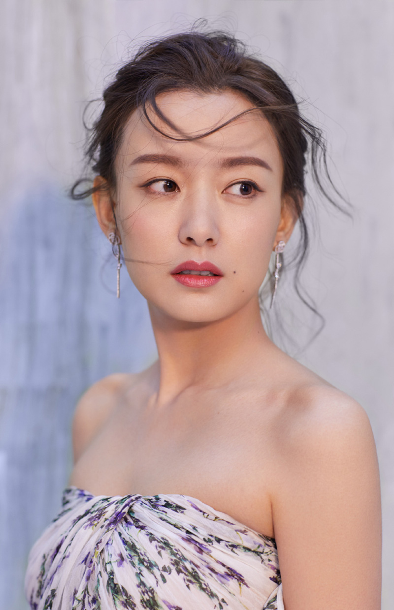 中国内地山西太原女演员、歌手周奇奇清爽简约时尚写真图片图片