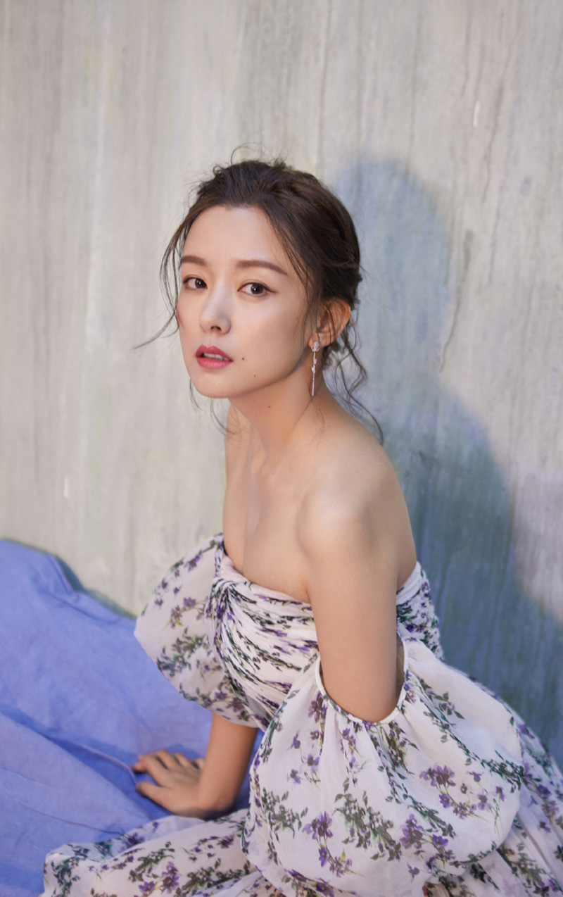 中国内地山西太原女演员、歌手周奇奇清爽简约时尚写真图片图片