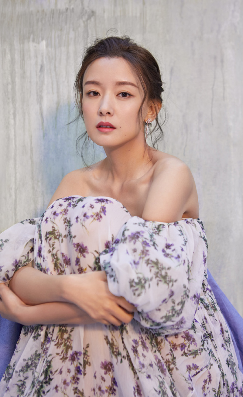 中国内地山西太原女演员、歌手周奇奇清爽简约时尚写真图片图片