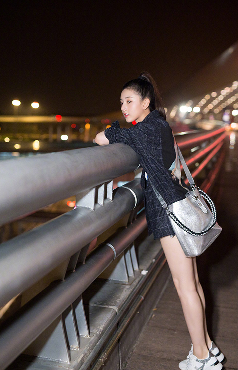 中国北京当代95后女演员宋祖儿清新时尚可爱写真图片桌面壁纸图片