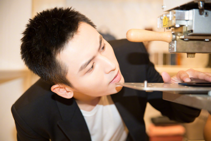 张哲瀚图片