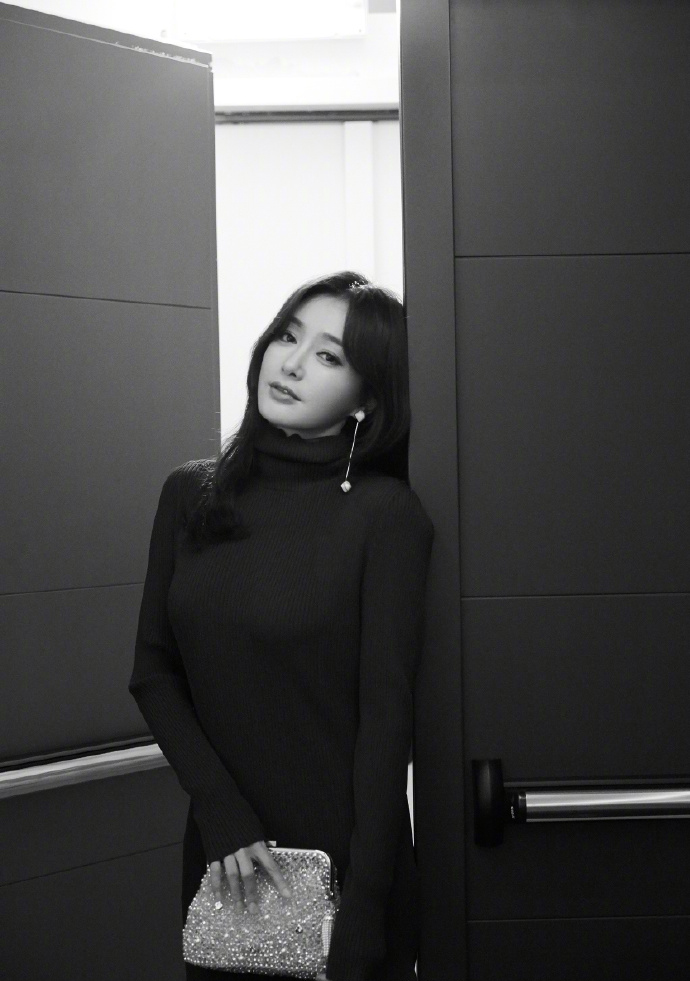 秦岚性感诱人露背裙写真图片图片