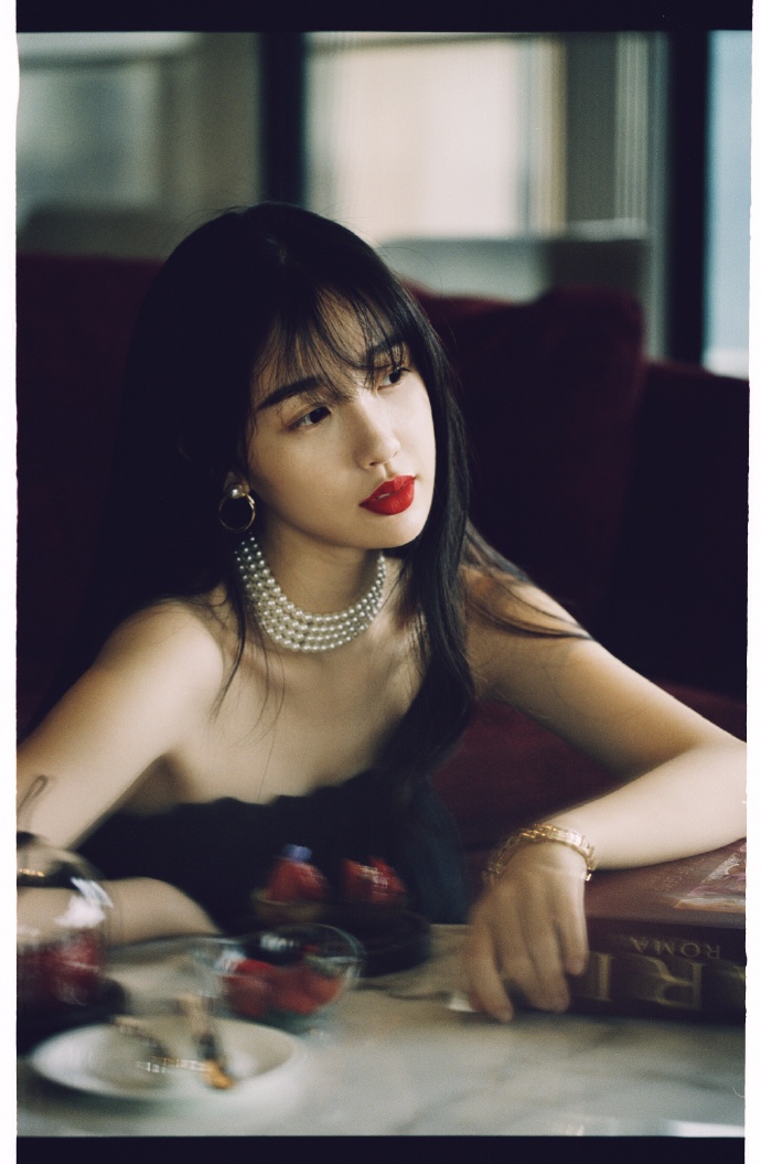 高清中国内地美女虞书欣甜美运动风写真图片图片