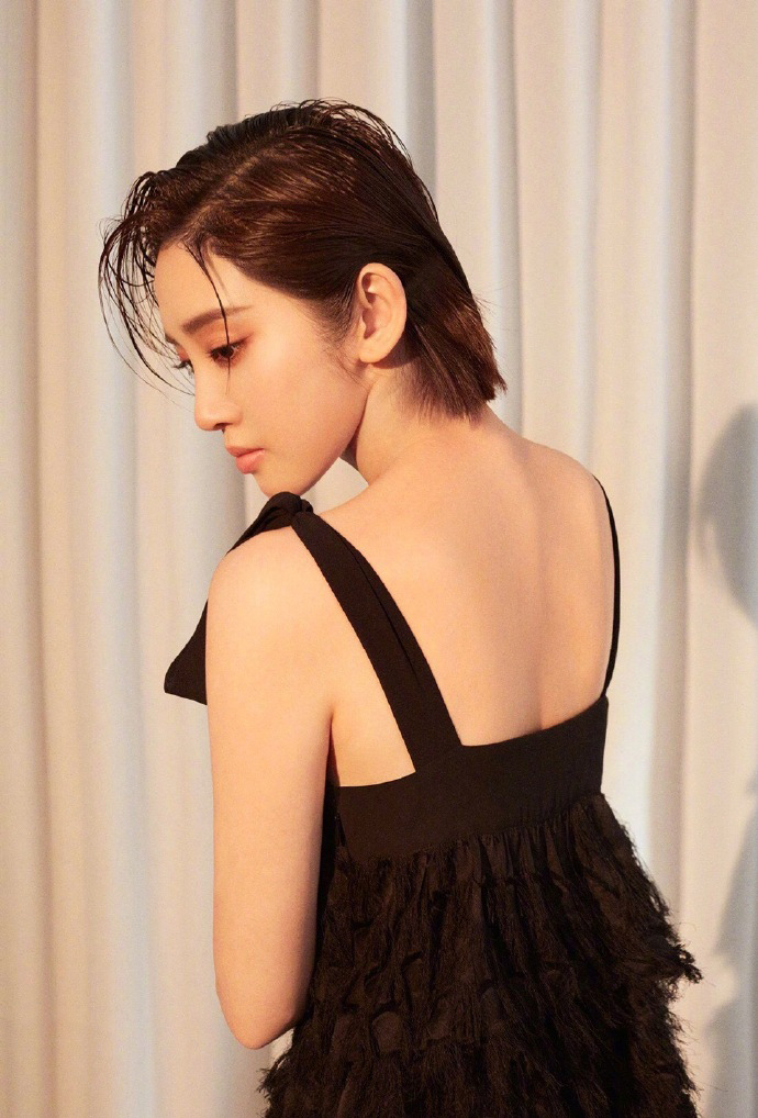 高清中国内地四川女演员《我们来了》哈尔滨站唐艺昕最新图片图片