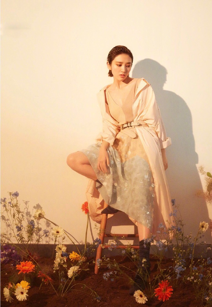 高清中国内地四川女演员《我们来了》哈尔滨站唐艺昕最新图片图片
