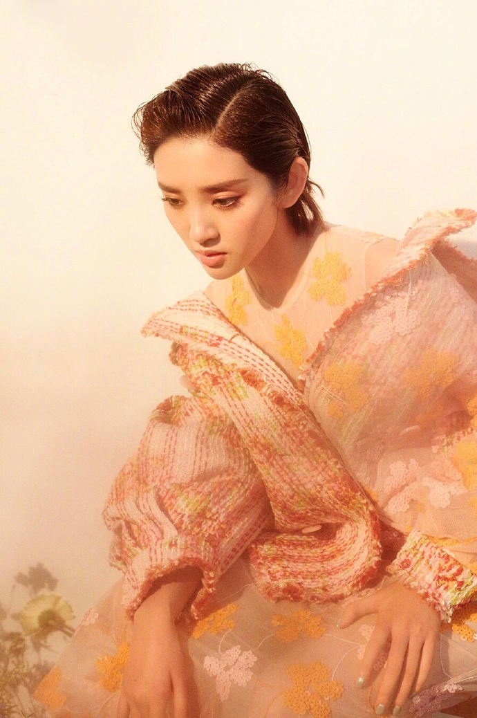 高清中国内地四川女演员《我们来了》哈尔滨站唐艺昕最新图片图片