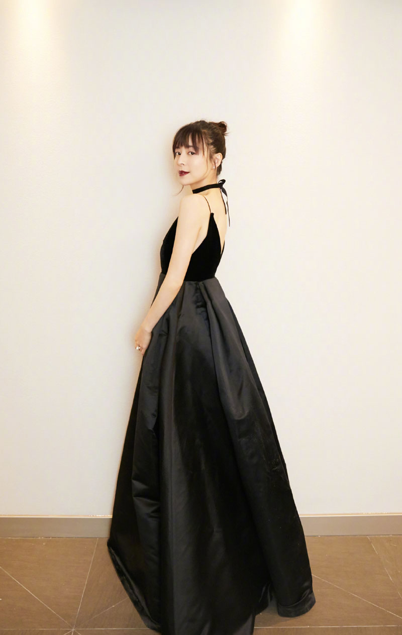 中国内地福建永安女演员张静初红衣造型写真图片：知性优雅图片