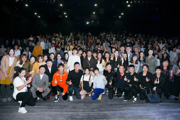 中国内地男演员吴磊儒雅帅气发布会写真图片图片