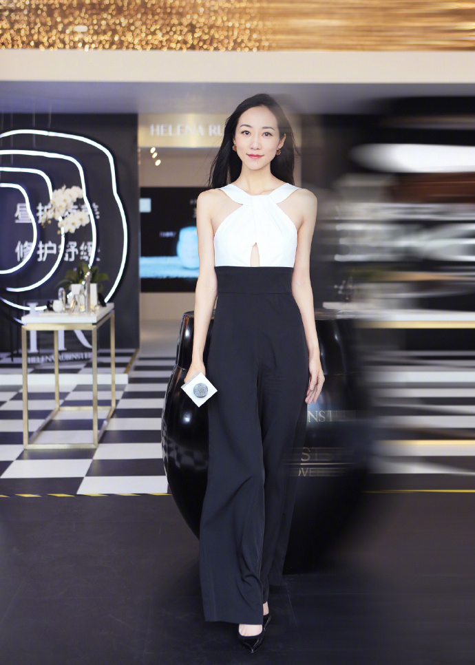 中国大陆江苏省苏州知名女演员韩雪高贵优雅活动写真图片图片