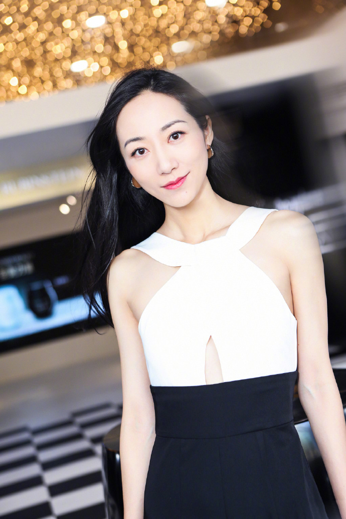 中国大陆江苏省苏州知名女演员韩雪高贵优雅活动写真图片图片