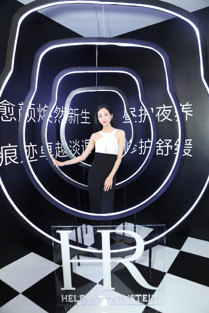 中国大陆江苏省苏州知名女演员韩雪高贵优雅活动写真图片图片