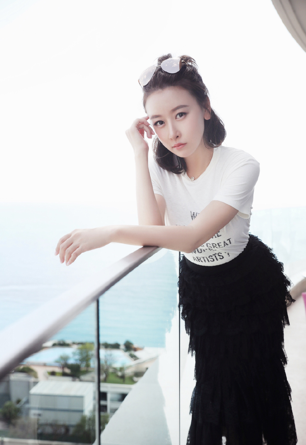 性感女星毛俊杰西装冷艳造型性感写真图片