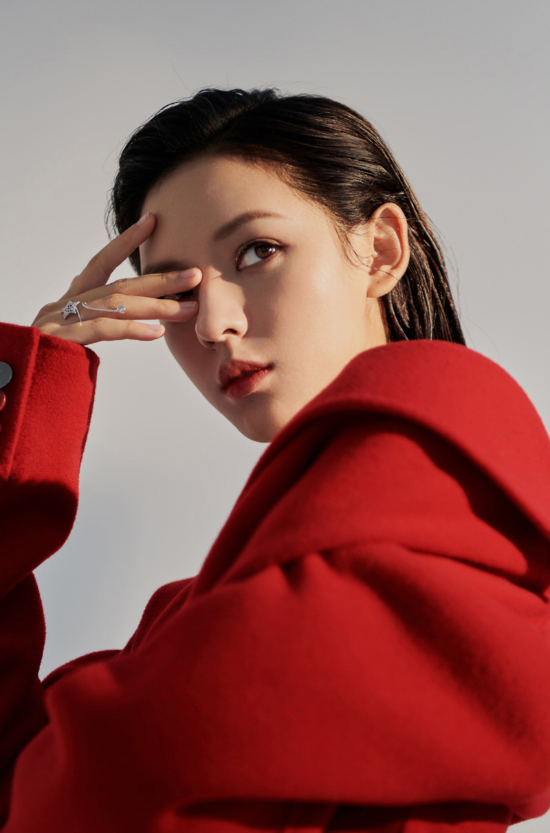 中国内地新晋女演员模特张予曦妩媚浴袍微博美照图片图片