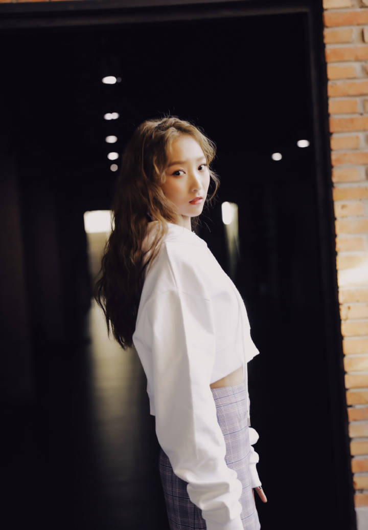 秀人网青春美少女高颖浠街拍写真图片图片