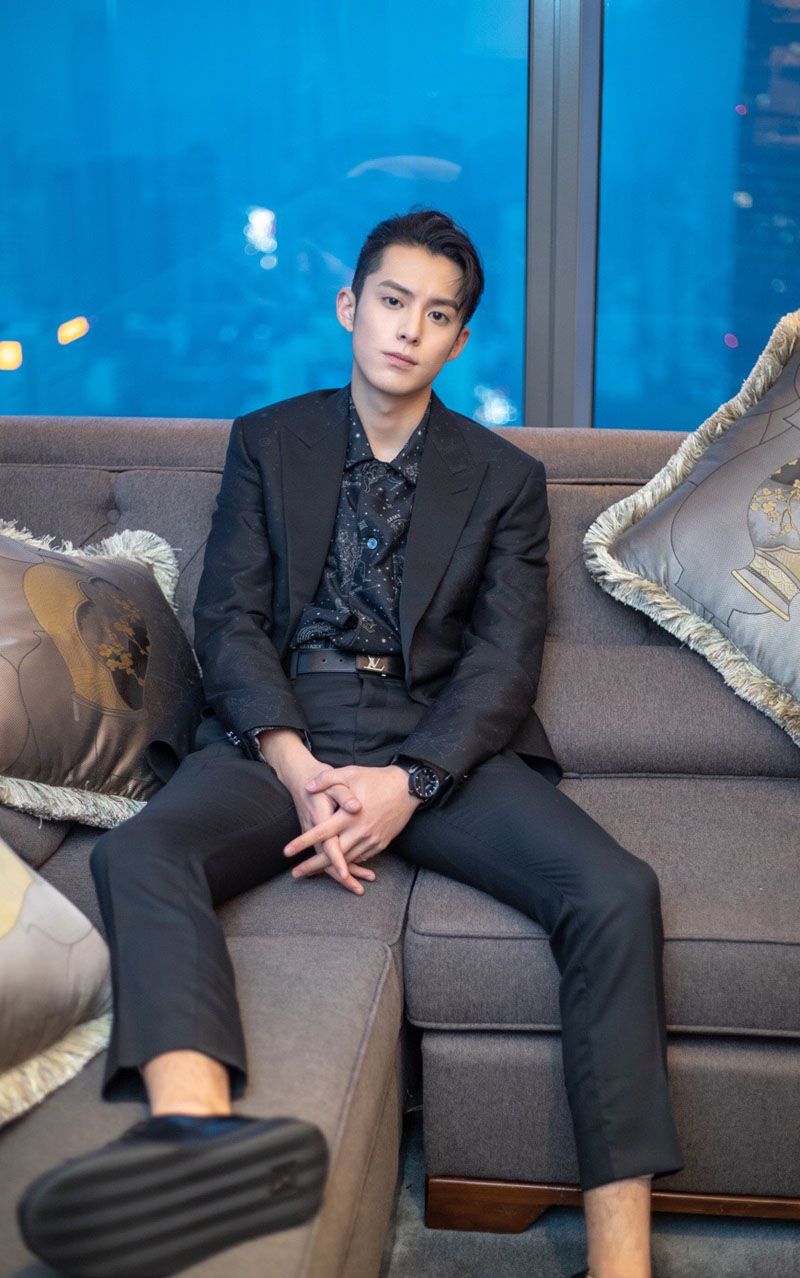 高清男星王鹤棣青春帅气西装写真图片图片
