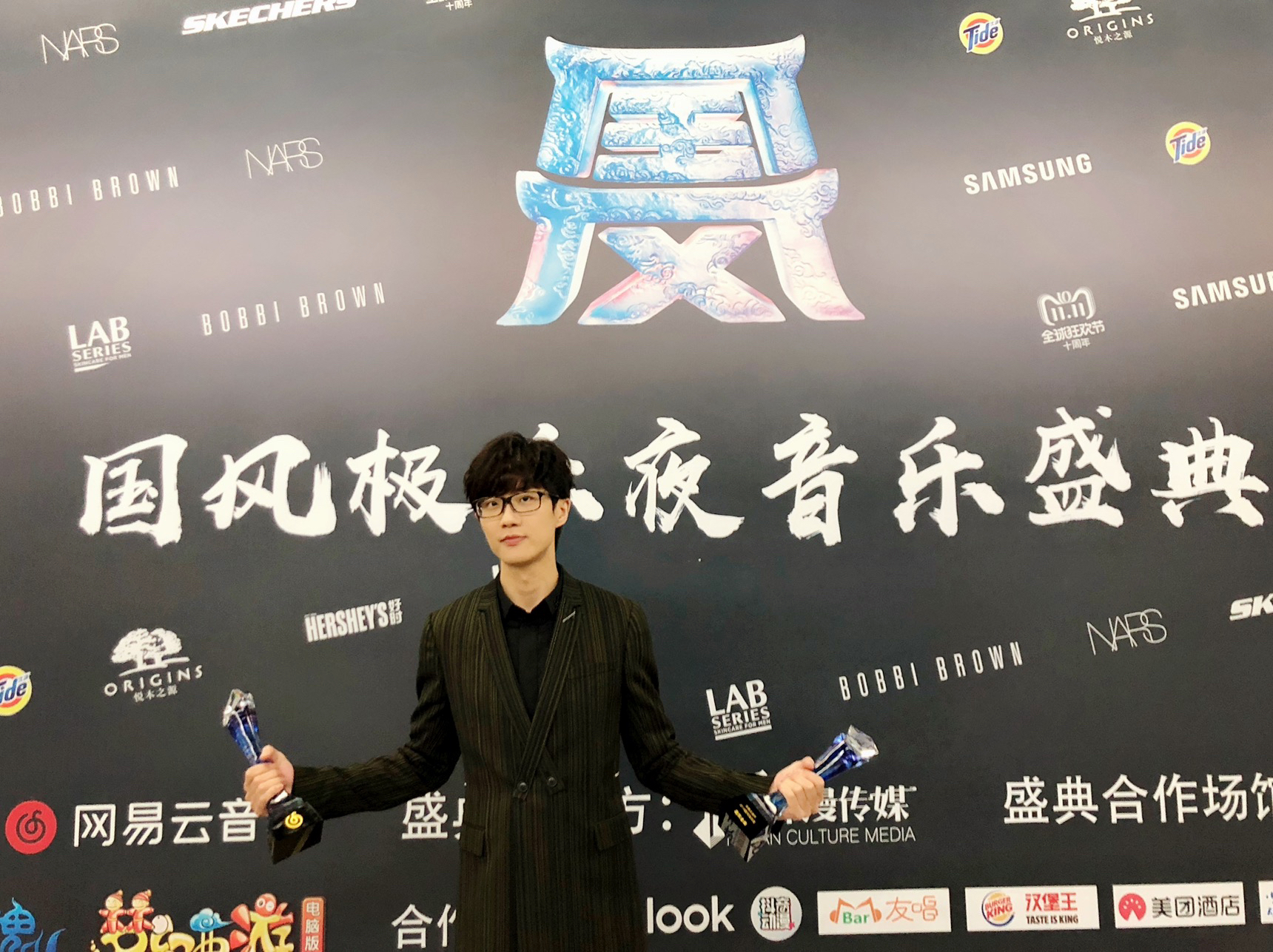 许嵩图片 许嵩优雅帅气图片图片