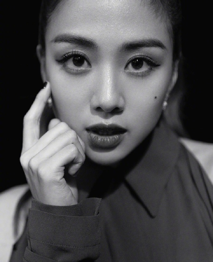 台湾女演员鬼鬼吴映洁黑白写真图片图片