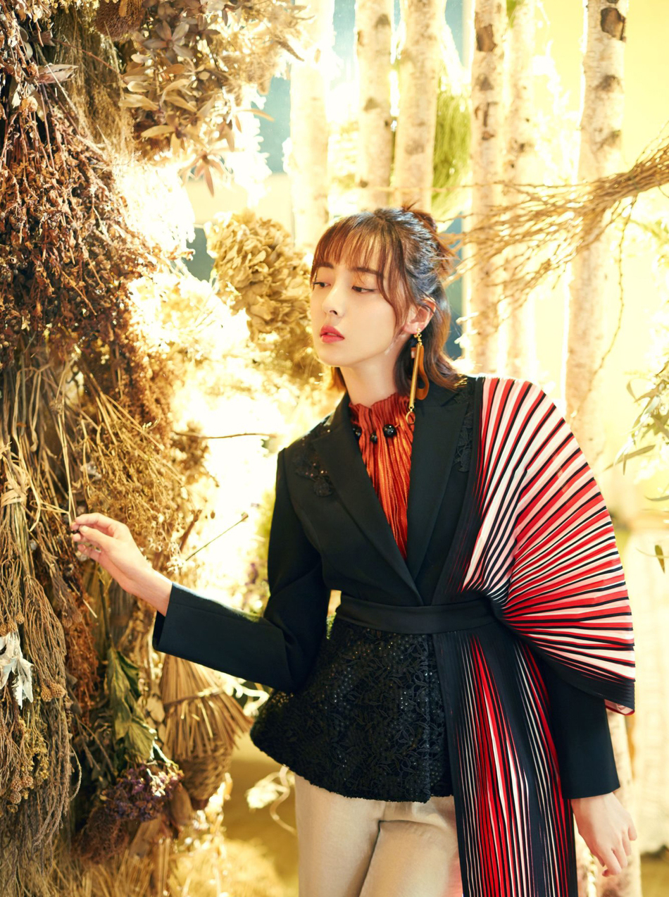 中国内地河北省沧州女演员米露性感黑白写真图片桌面壁纸图片