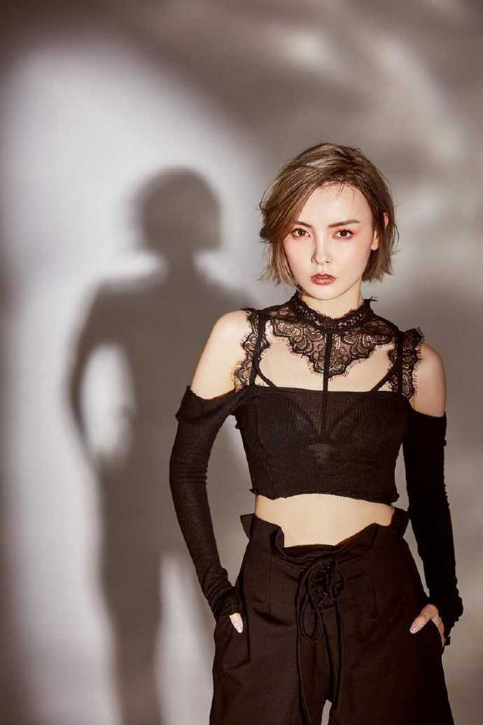 清北京性感美女赵宇彤黑白复古格调写真图片图片