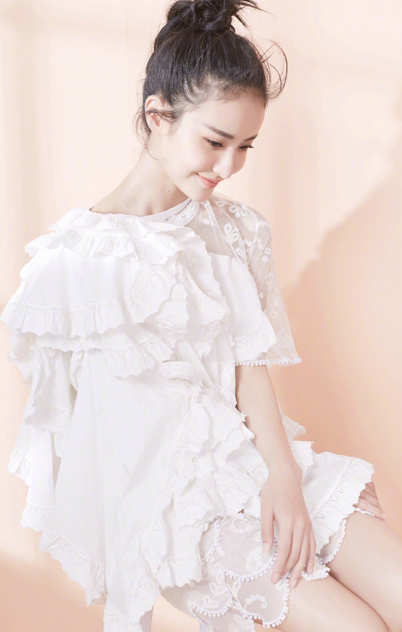 高清中国内地北京女演员赖雨濛性感光影写真图片图片