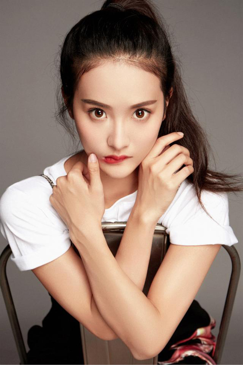 高清中国内地北京女演员赖雨濛性感光影写真图片图片
