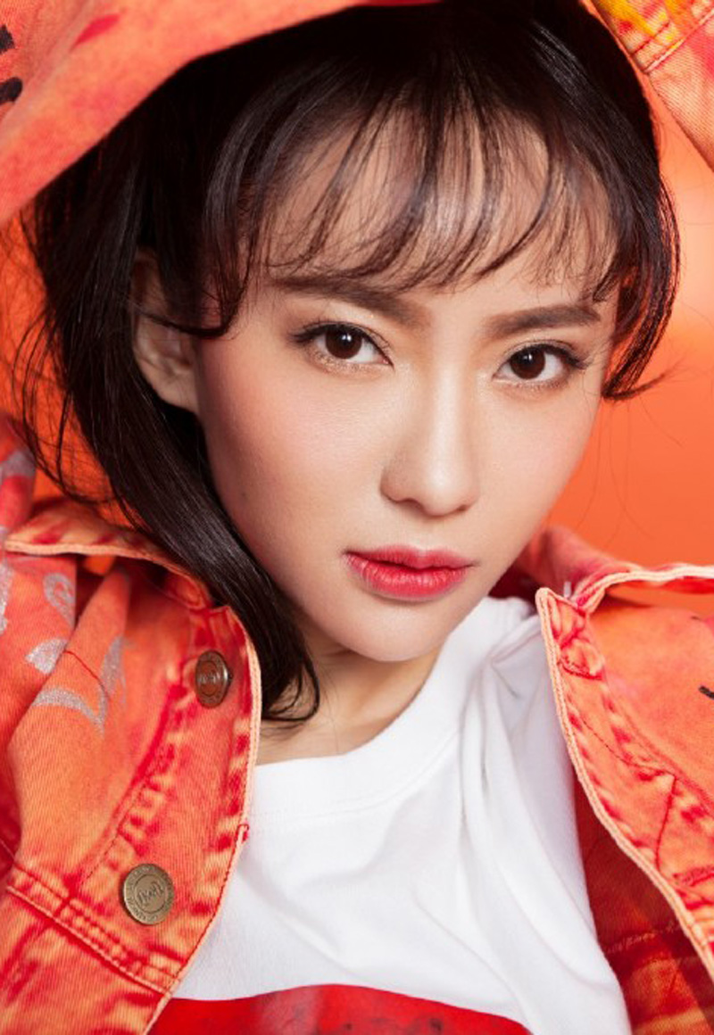 高清辽宁大连女明星宅男女生刘萌萌性感写真高贵迷人图片