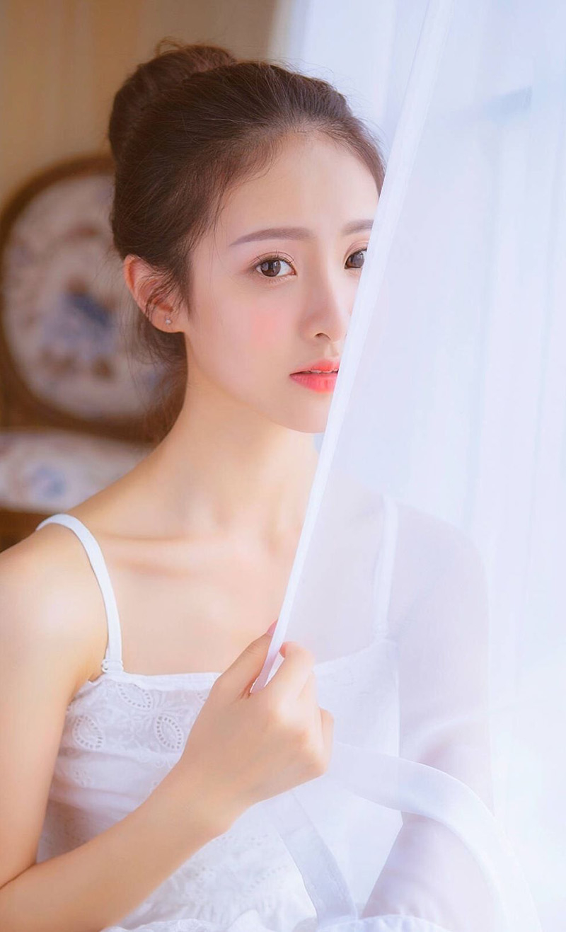 高清中国内地北京女演员赖雨濛性感光影写真图片图片