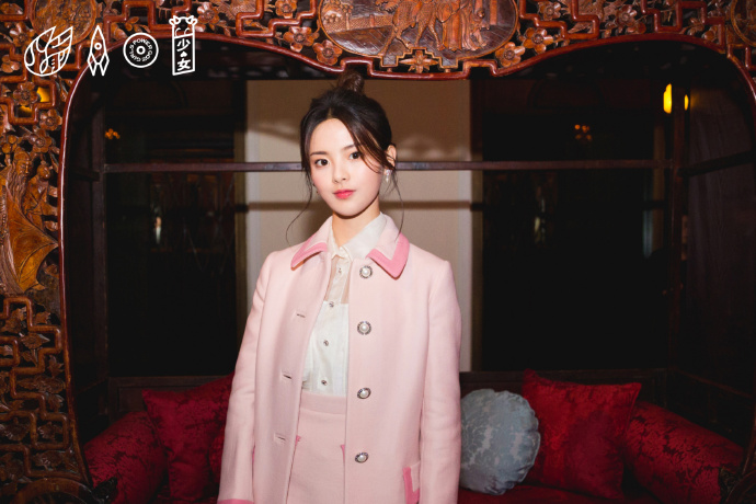 中国内地流行乐女歌手火箭少女101杨超越时尚写真图片图片