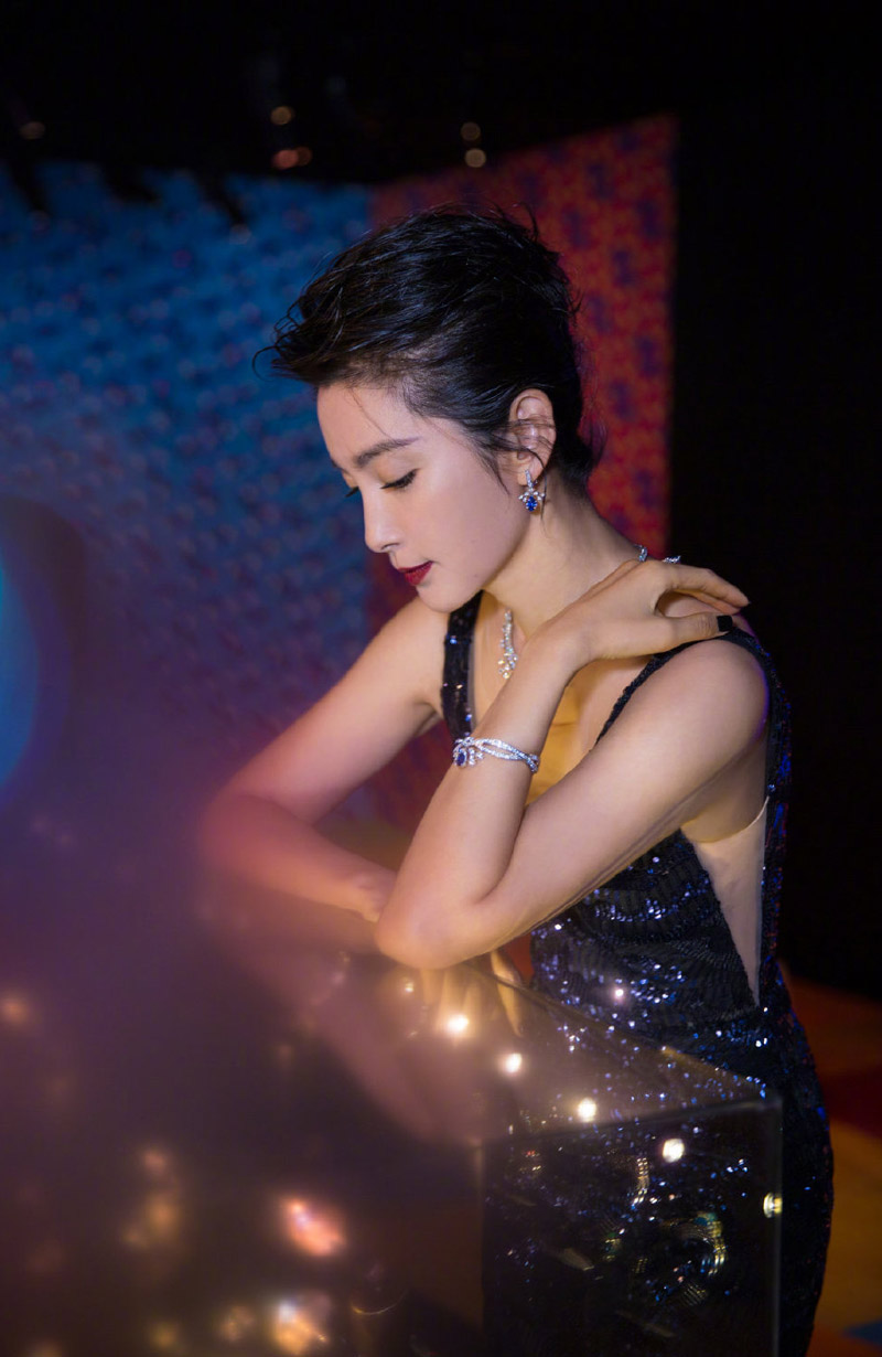 高清黑龙江省哈尔滨市无常女演员黑色迷人李冰冰美女明星高雅大气写真图片(二)图片
