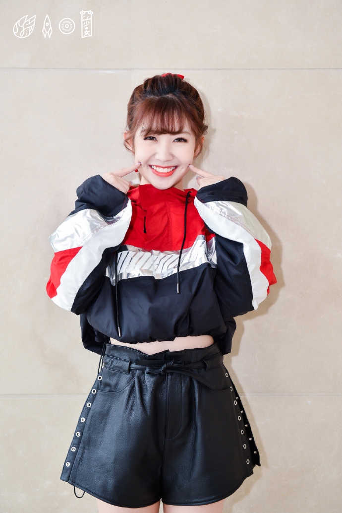 高清广东深圳女星火箭少女101赖美云写真花絮图片图片