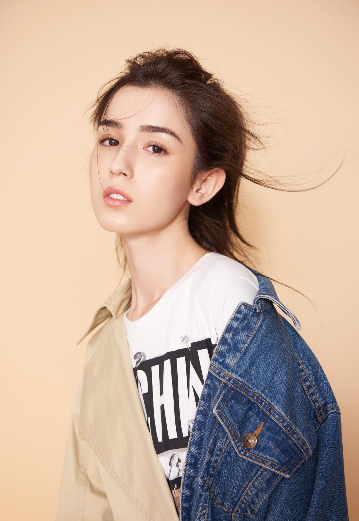 中国内地演员哈妮克孜唯美动人舞台照图片图片