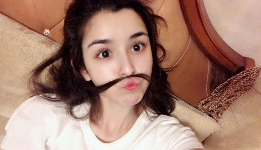 中国内地演员哈妮克孜唯美动人舞台照图片图片
