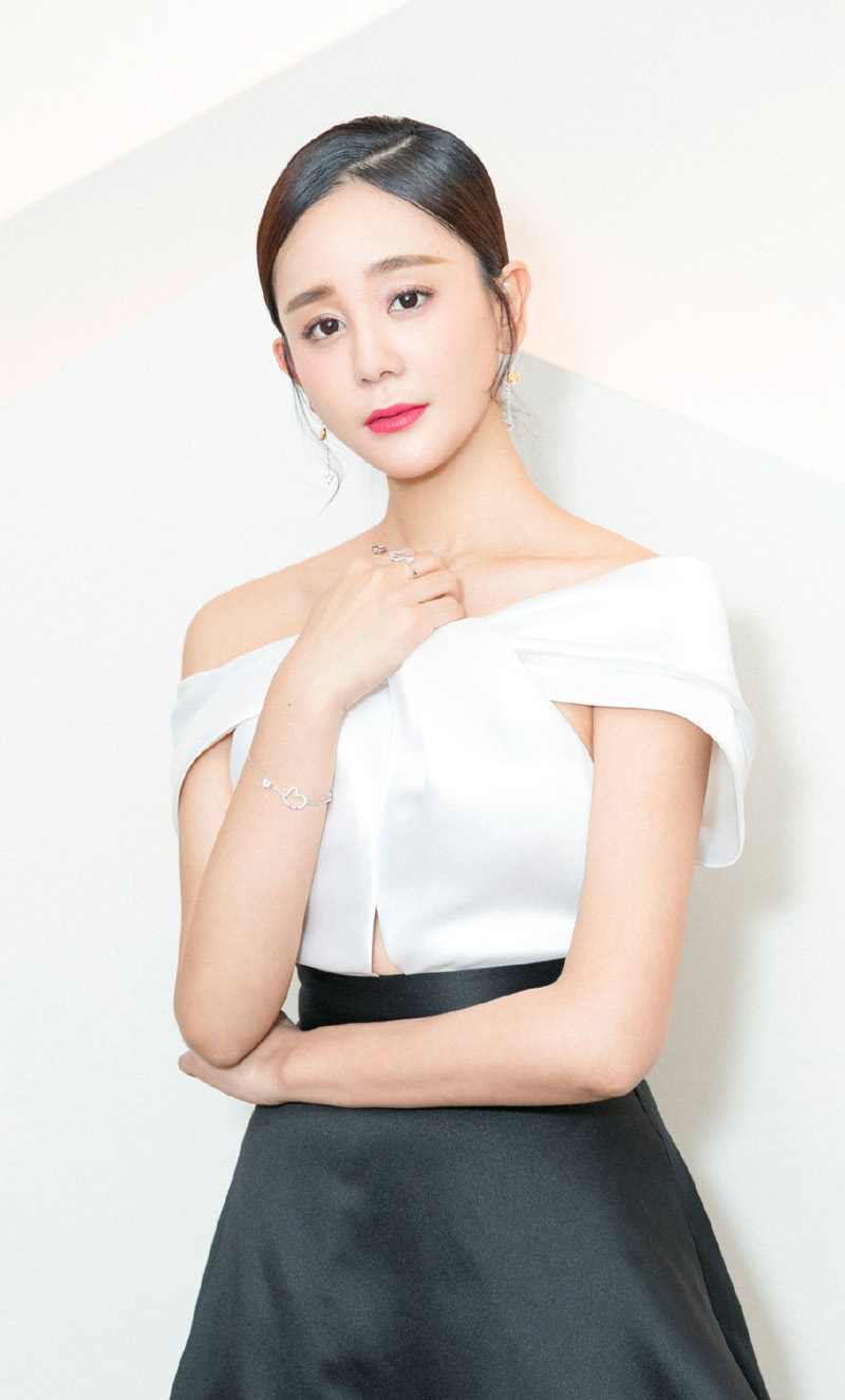 中国内地南省郑州女演员海陆清新妩媚写真图片图片