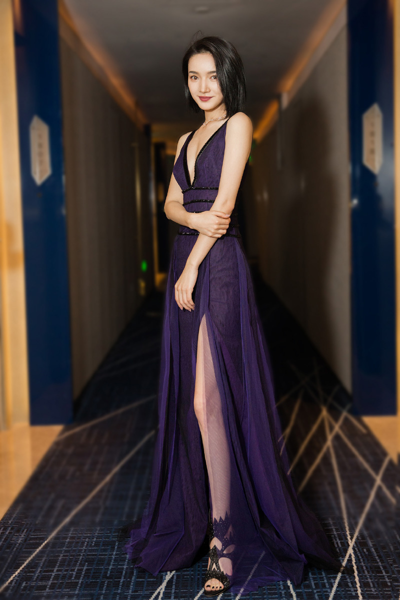 中国内地影视新疆乌鲁木齐女演员代斯开叉礼服性感写真图片图片