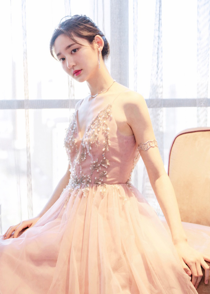 中国内地女演员王莫涵优雅光影写真图片图片